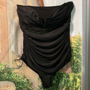 Strapless deep V cut one piece bathing suit